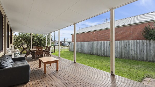 Outdoor dining - Fishermans Cottage - Queenscliff (QUEENSCLIFF)