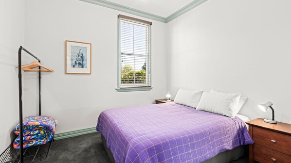 5 bedrooms, iron/ironing board, WiFi