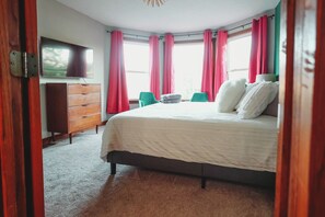 5 soveværelser, skrivebord, strygejern/strygebræt, weekendseng