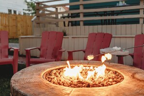 Property grounds - Stocked kitchen | Great for groups | 6 min Uber to Xcel Center and DT St Paul (Saint Paul)