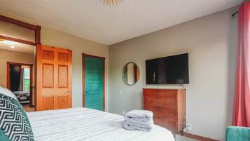 5 habitaciones, tabla de planchar con plancha y cuna de viaje