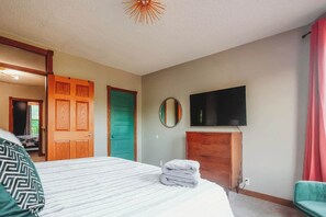 5 bedrooms, iron/ironing board, travel crib, free WiFi