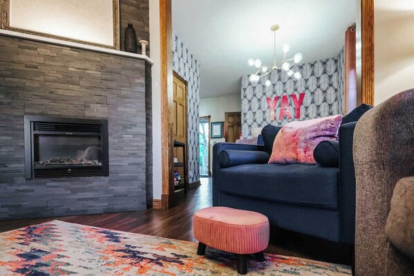 Smart TV, fireplace