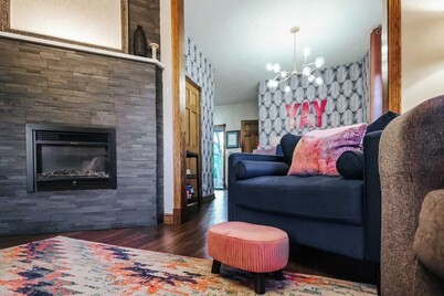 Large 5BR for Groups – Sleeps 12! Stocked Kitchen
