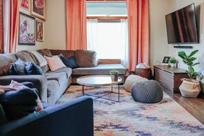 Smart TV y chimenea 