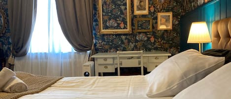 Deluxe Double Room, 1 King Bed | Individually decorated, individually furnished, desk, laptop workspace