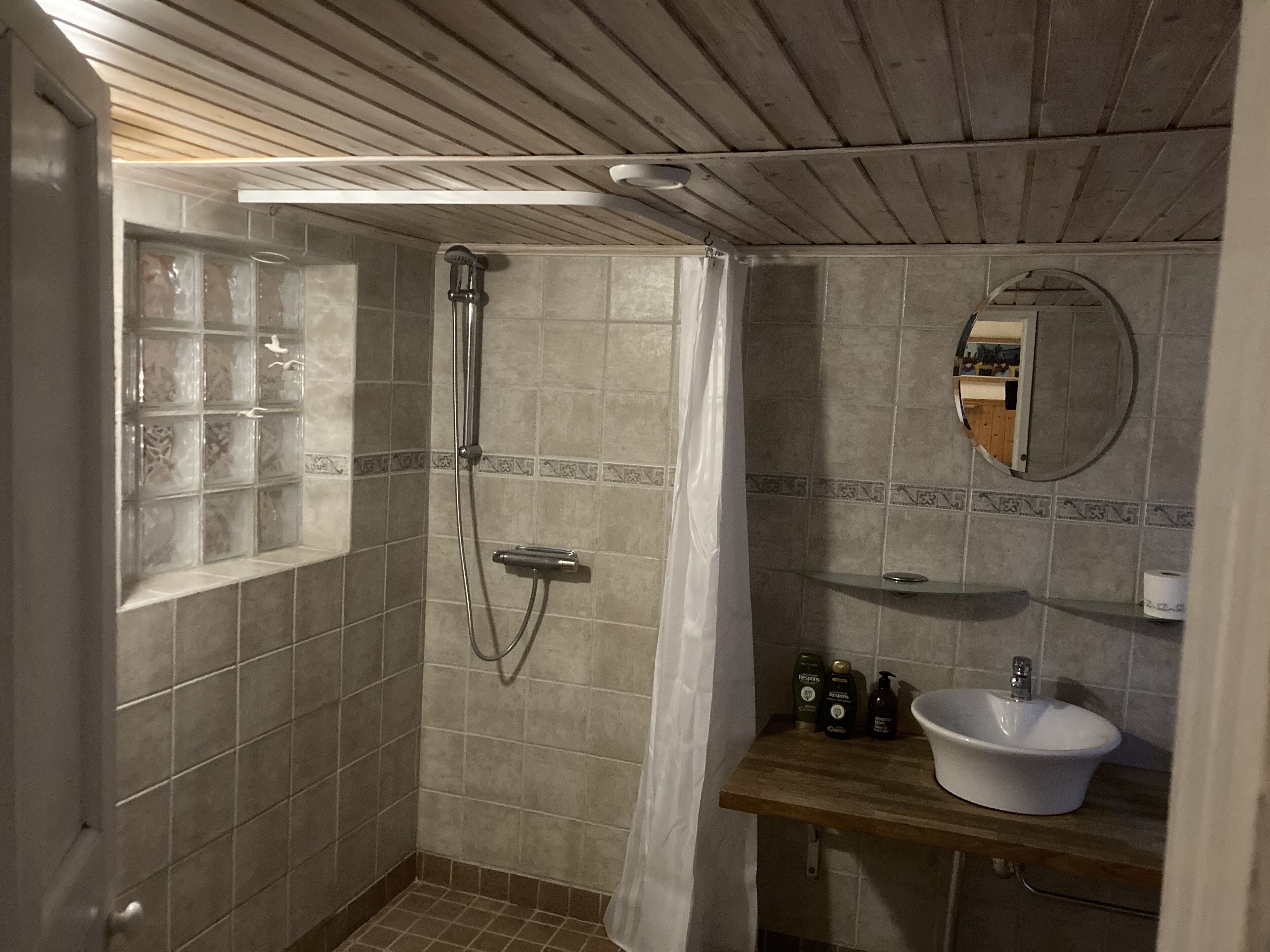 quadruple room, kitchenette | bathroom | shower, free toiletries, hair dryer, towels