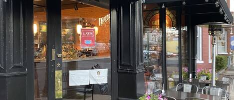 تفاصيل الفندق من الخارج