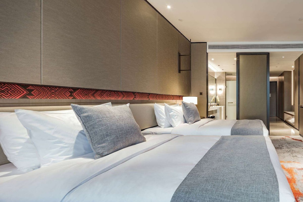 Room, 2 Twin Beds, Non Smoking, Lake View | In-room safe, desk, blackout drapes, free WiFi