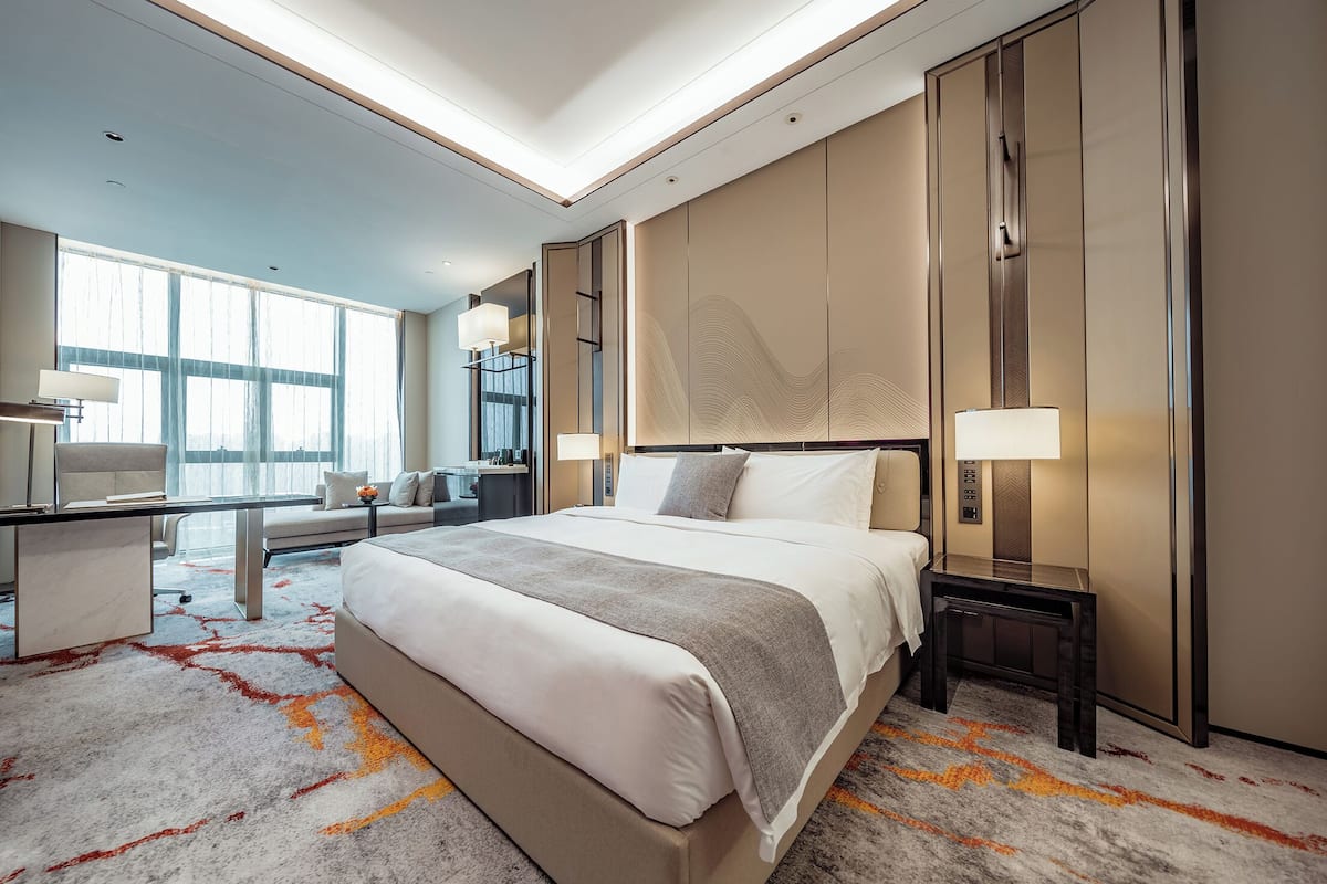 Room, 1 King Bed, Non Smoking, Lake View | In-room safe, desk, blackout drapes, free WiFi