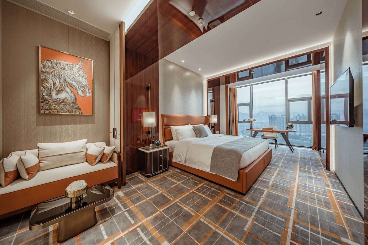 Presidential Suite | In-room safe, desk, blackout drapes, free WiFi