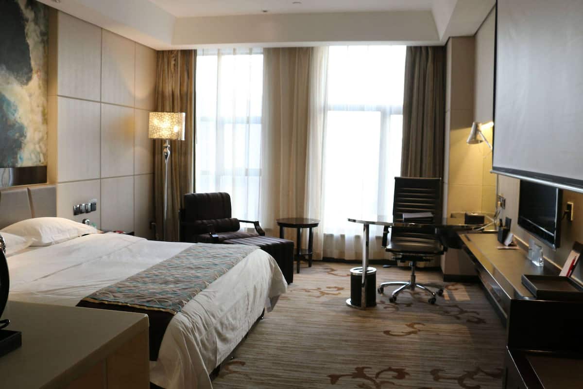 Business Room, 1 King Bed, Non Smoking