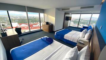 Suite, 2 camas de matrimonio, no fumadores | Decoración individual, escritorio, espacio para trabajar con un portátil