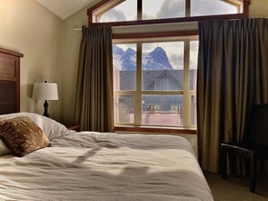 3 soverom, skrivebord, strykejern/-brett og wi-fi