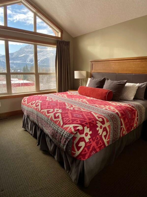 3 bedrooms, desk, iron/ironing board, WiFi