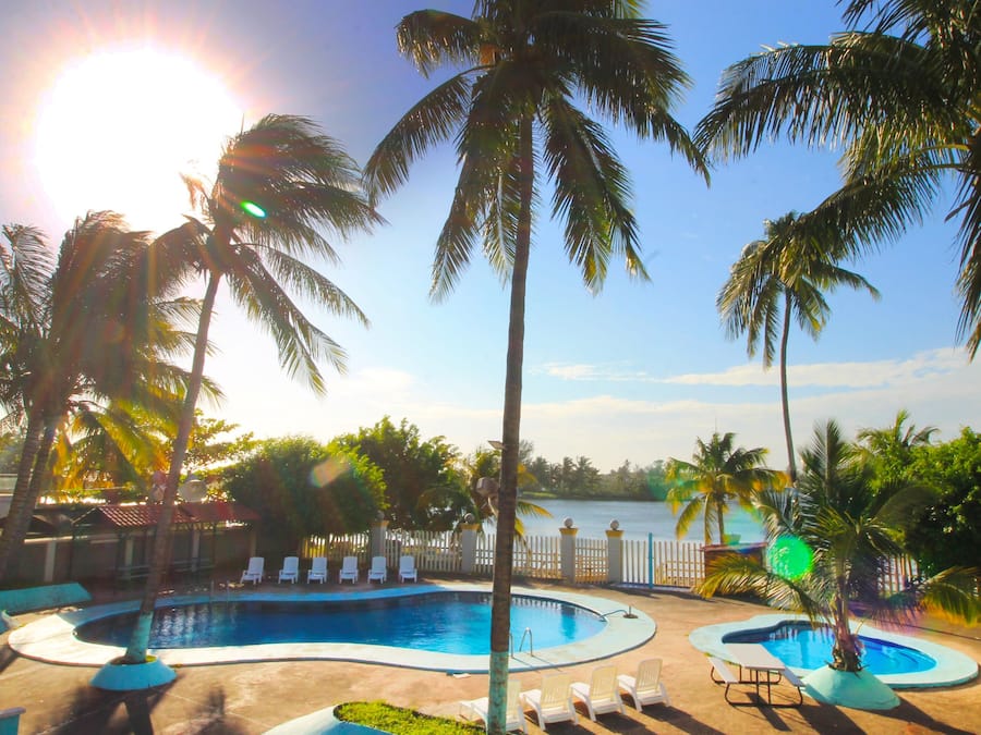 2 Außenpools, Liegestühle