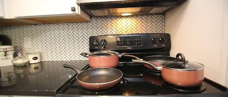 Refrigerador, microondas, horno y parrilla de estufa