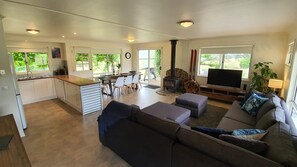 TV, fireplace