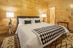 4 bedrooms, iron/ironing board, Internet, bed sheets