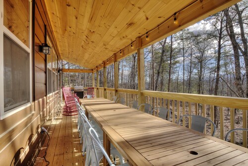 🎉 PRIVATE Indoor👙Pool w/ FIRE PIT 🔥& Room for 18 Guests!