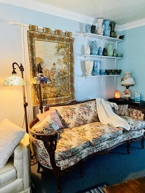 Una Smart TV, una chimenea