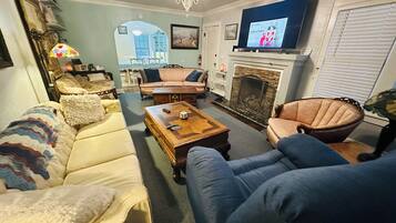 Smart TV, fireplace