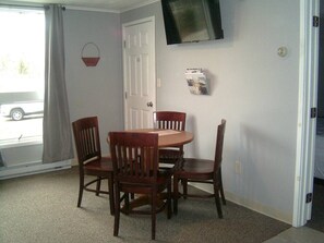Dining - Killington / Mendon  CLEAN, 1 bedroom cabin (Mendon)