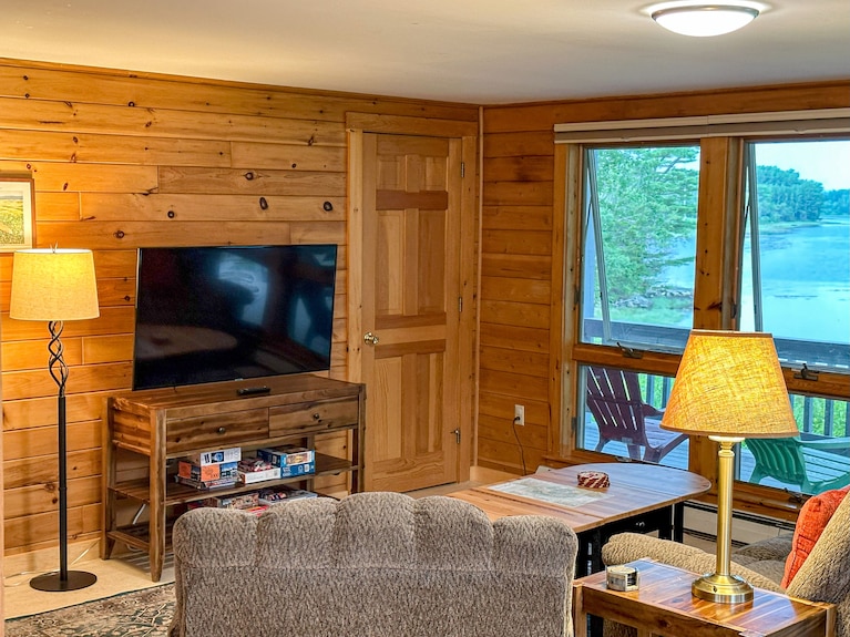 Coastal Butterfly Haven, Waterview, Pets, Near Acadia National Park - Bar Harbor, ME