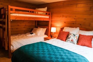 2 bedrooms, iron/ironing board, travel cot, free WiFi