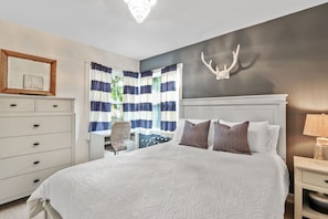 3 chambres, bureau, Wi-Fi gratuit, draps fournis