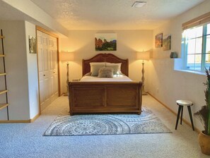 1 bedroom, iron/ironing board, WiFi, bed sheets - GATEWAY TO THE ROCKIES! Bright, cozy downstairs suite with game room & fireplace (Loveland)