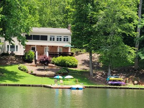Exterior - 5 bdrm Lakefront Home-private lake! Accommodates 2-15 guests, great fishing too. (Salem)