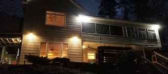 5 bdrm Lakefront Home-private lake! Accommodates 2-15 guests, great fishing too.