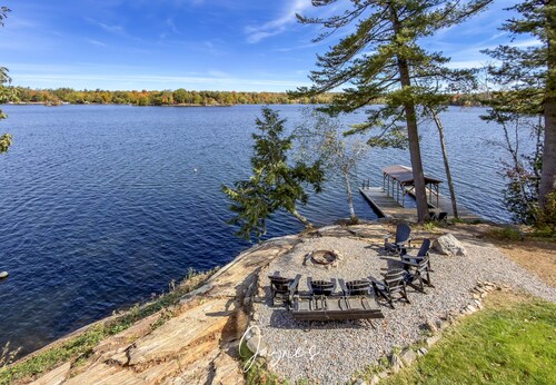 Stunning 5 + Bed, 3 Bath Cottage on the South End of Lake Muskoka! All Day Sun!