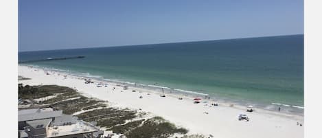 Beach nearby, sun-loungers, beach towels