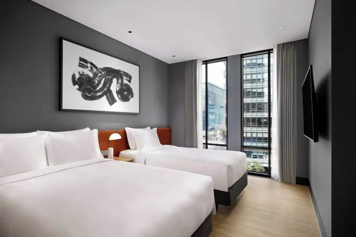 Premium bedding, down duvets, minibar, in-room safe