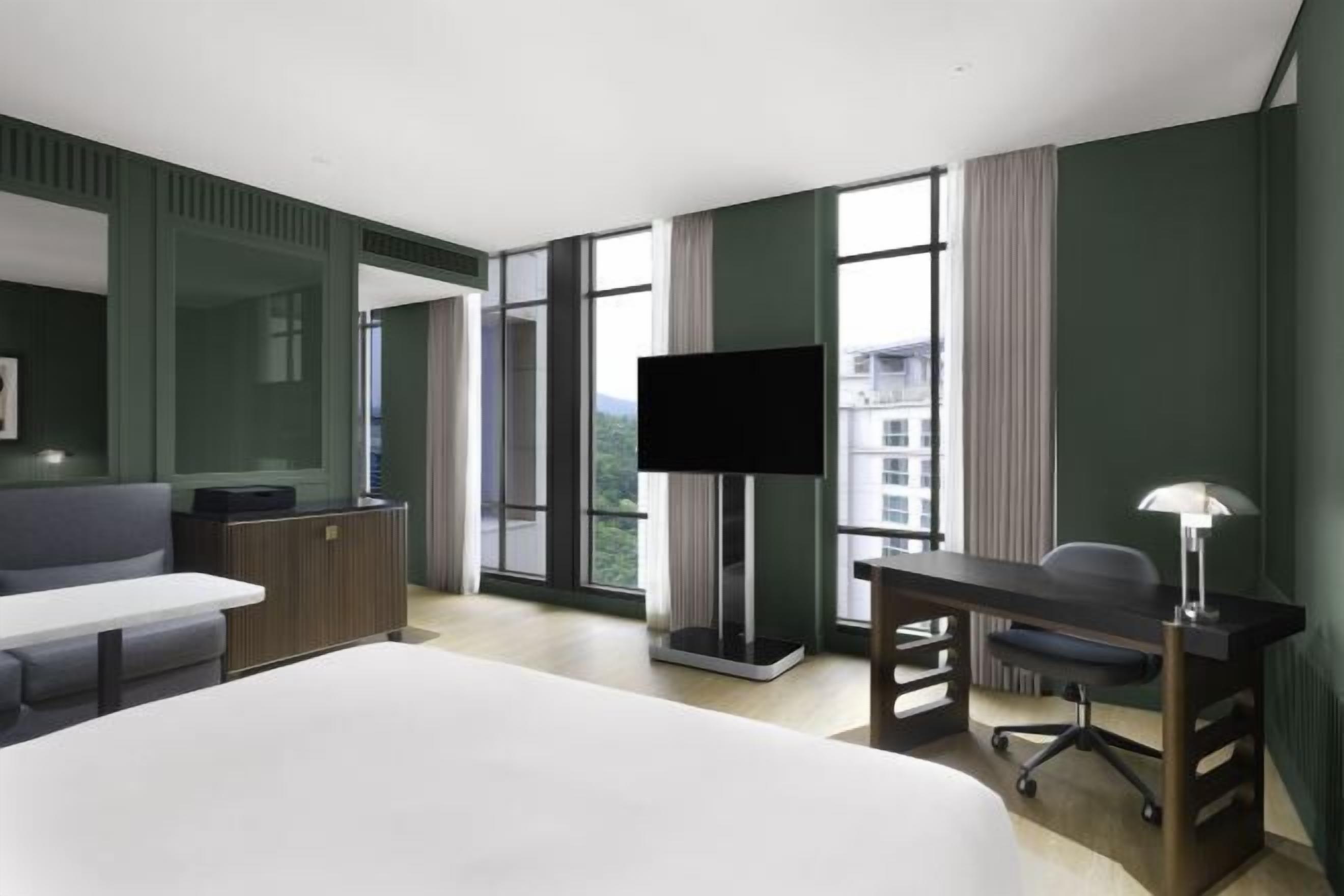 Ropa de cama de alta calidad, cubrecamas y minibar 