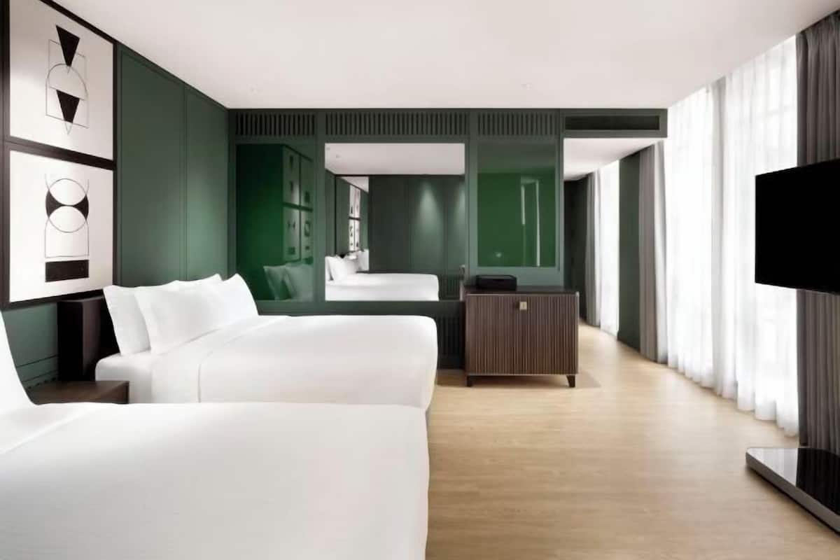 Premium bedding, down duvets, minibar, in-room safe