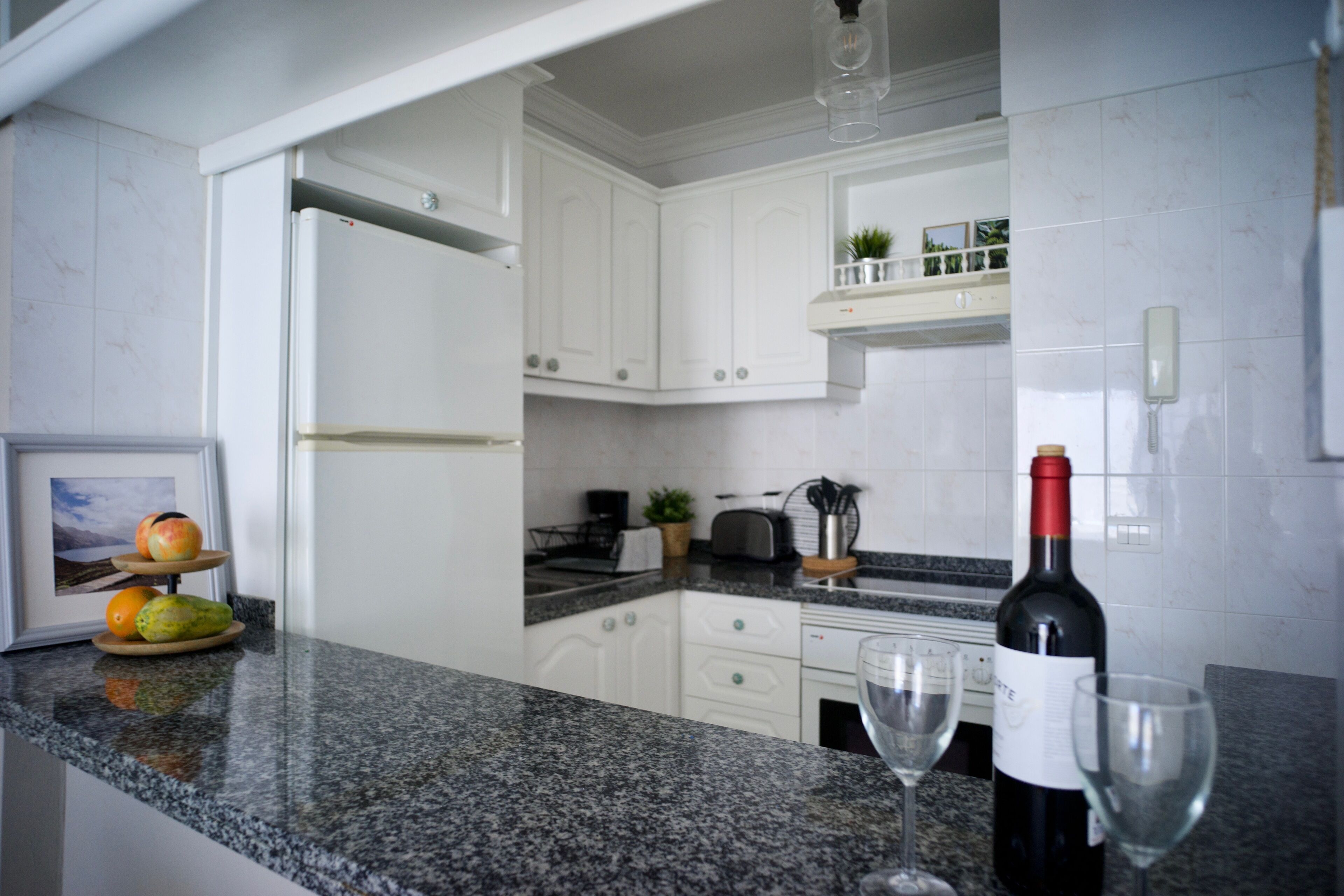 Fridge, oven, coffee/tea maker, electric kettle