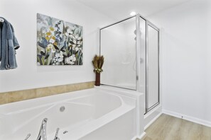 Combined shower/bathtub, hair dryer, towels, soap