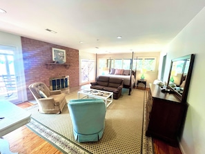 4 bedrooms, iron/ironing board, free WiFi