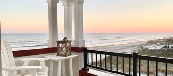 OCEANFRONT CONDO AMAZING VIEWS OF TOPSAIL BEACHES!