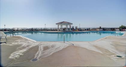 OCEANFRONT CONDO AMAZING VIEWS OF TOPSAIL BEACHES!