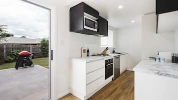 Superior House | Private kitchen | Full-sized fridge, microwave, oven, stovetop