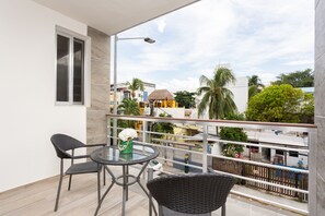 King Suite with Balcony | Terrace/patio - VANESSA 42 Suites - 5Th. Ave (Playa del Carmen)