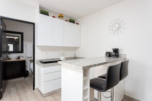 Double Queen Suite with Balcony | Private kitchen | Coffee/tea maker, highchair - VANESSA 42 Suites - 5Th. Ave (Playa del Carmen)