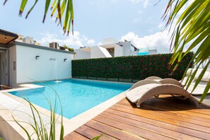 2 outdoor pools, pool umbrellas - VANESSA 42 Suites - 5Th. Ave (Playa del Carmen)