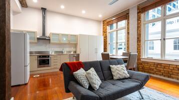 Studio | Living area | 40-inch flat-screen TV with digital channels, TV