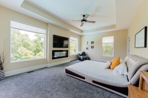 9 bedrooms, free WiFi, bed sheets, wheelchair access