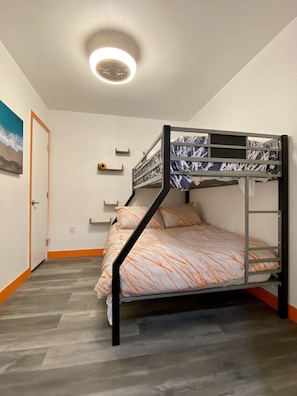 2 bedrooms, iron/ironing board, free WiFi, bed sheets
